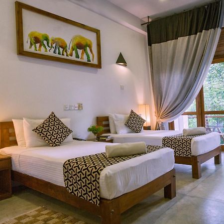 אודוואלאווה Hotel Athgira מראה חיצוני תמונה
